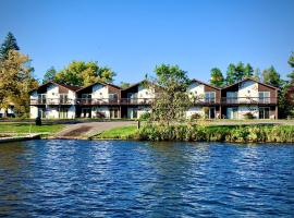 Bridge Inn Tomhawk - 2nd Floor, 1 King Size Bed, Balcony, River View, hôtel à Tomahawk près de : Aéroport de Rhinelander-Oneida County - RHI