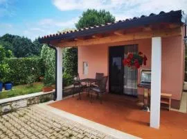 Gemütliches kleines Haus mit Klimaanlage, Wifi und entspannender Terrasse