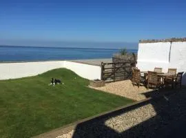 Superb Cintra Beachside Apartments