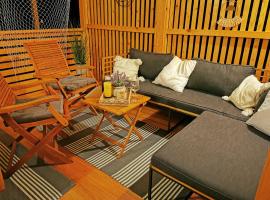 Mobile home Pine Adria, hotel in Biograd na Moru