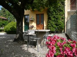 B&B Piccolo Lago, hotel cerca de Lago de Monate, Travedona