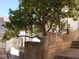 Lumía_guest house in San Paolo, хотел в Палацоло Акрейде