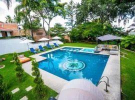 New Family Home with Pool Jacuzzi & Fronton