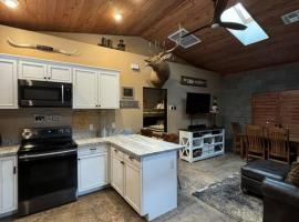 Rustic Retreat Just Launched New Cabin on 2 Acres Fully Fenced!, vacation home in Williams