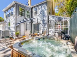 Sea Haven House Beautiful Area Hot Tub Sunroom, hotel en Clearwater