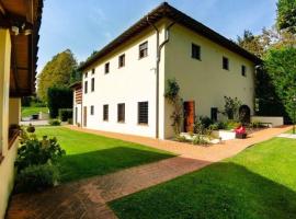 Ferienwohnung für 6 Personen ca 78 qm in Monsagrati, Toskana Provinz Lucca、Monsagratiのホテル