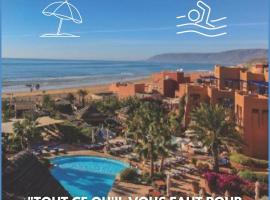 Paradis Plage Pieds dans l'eau - Superbe Appartement, hotel med parkering i Agadir