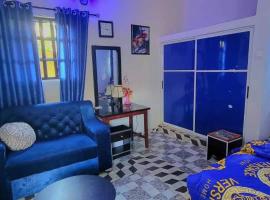 Cozy 2 bedroom serviced Apartment, hôtel à Calabar