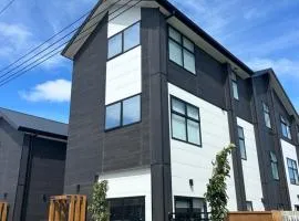 Spacious Inner City Townhouse