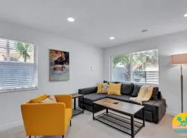 Gated 2Bd 2Bth Design District 10-Min to Beach - 115