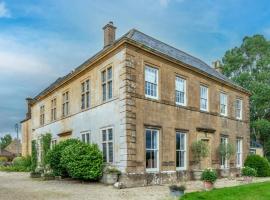 Escape to Ash House 18th Century Manor in Somerset, hotel with parking in Martock