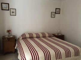 Departamento con baño privado, cheap hotel in Sucre