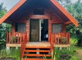 Cabañas Rio Celeste Tenory, hotel na may parking sa Tapantí