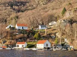 3 Bedroom Cozy Home In Farsund