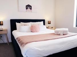 Lovely Home in midtown Box Hill with two bedrooms、ボックスヒルのホテル