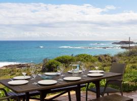 Absolute Oceanfront Portovenere, hotel i Anna Bay