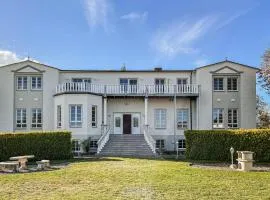 Amazing Apartment In Hohen Wieschendorf