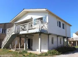 Chalet spacieux à 200m de la plage avec terrasse et parking – 8 couchages - FR-1-784-21