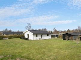 Amazing Home In lsted With Kitchen, villa in Ølsted
