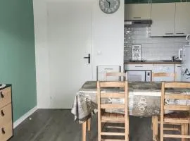 Appartement rénové 4 pers, 36m², pied des pistes fond et navette alpin, Au sud, parking, Autrans - FR-1-737-80