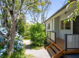 Cosy & Modern Mountain Getaway Katoomba, vikendica u gradu Katumba