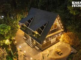 StayVista at The Black Bean Cottage with Breakfast Included & Pet Friendly, parkimisega hotell sihtkohas Wayanad