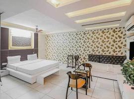 Super OYO Hotel Vivaan Residency، فندق في Rohtak