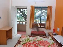 Vinayaka Deluxe Lodge