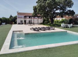 La Colina Sierra Norte de Sevilla, hotel com piscina em Sevilha