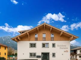 Luxury penthouse with Balcony Ski Storage Carport Lift, hotel with parking in Brixen im Thale