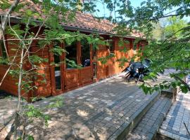 Knusse blokhut op groot en groen perceel @ Veluwe, cabaña o casa de campo en Epe