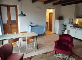 Central, calme, balcon, hotel in Forcalquier