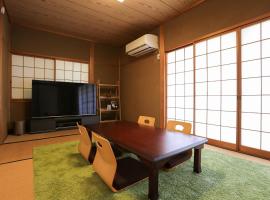 1日1組限定の貸切の民泊です全館禁煙です屋外喫煙所無し間取りは2LDkです毎年12月1月2月の駐車場は使用不可能です, hotel v destinaci Fukui