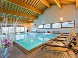 Appartements montagne, piscine et sauna: Orelle, 3 Vallees Express Ski Lift yakınında bir otel