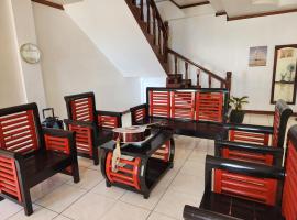 Twin Island Beach House, family hotel in Hinunangan