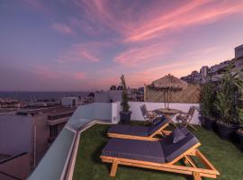 Sea Breeze Suite with Jacuzzi, hotelli, jossa on porealtaita Pireuksessa