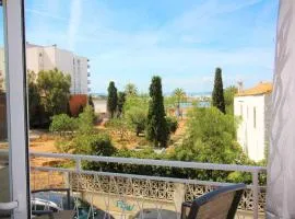 Apartamento Reformado con Vista al Mar, 20m de la Playa, A.A., Garaje, en Centro de Roses - ES-258-12