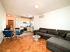 Apartment MS124, Promajna