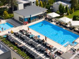 Holiday Golden Resort & Spa, glamping en Łazy