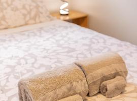 Back Garden Flat with Free On Street Parking and Fiber WIFI - 15 mins to Ferry, Stadium, CBD, hotel v destinaci Wellington