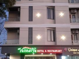 Vaibhavya Hotel & Restaurant udaipur, hotel i nærheden af Maharana Pratap Lufthavn - UDR, Udaipur