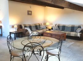 'Au Coeur des Vignes' - private apartment & garden, hotel in Magalas