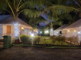 Sandy's Kinjal Farm & Tents, luxury tent in Dhamni