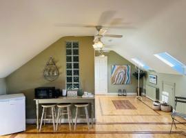 Quay Lane Studio Apartment, Ferienwohnung in Ballina