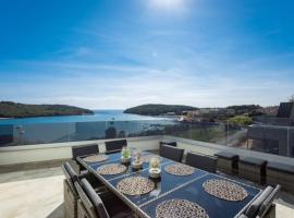 Luxury apartment Anto with sea view and balcony, feriebolig ved stranden i Banjole