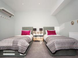 ※ Spacious Georgian Coach House & with Parking (TCH) ※, vacation home in Bath