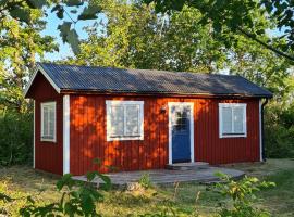 Amazing Home In Lttorp With Kitchen, cottage à Löttorp
