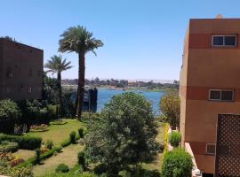 Hoppa Guest House Nile View, hotel in Luxor