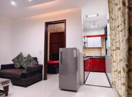 Family 3bhk Home stay!, hotel em Nova Deli