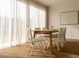 Cream Elegance Brand new Luxury 5BR Ex Display Home